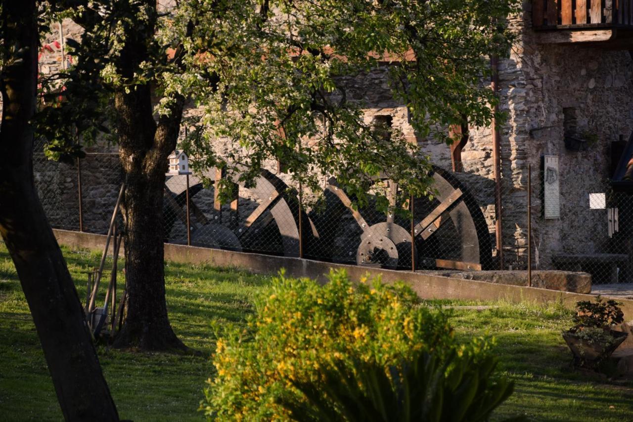 La Volta - Lake Como Heritage Home In Molino Maufet Watermill - Patio On The Garden 콜리코 외부 사진