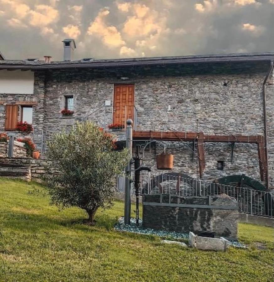 La Volta - Lake Como Heritage Home In Molino Maufet Watermill - Patio On The Garden 콜리코 외부 사진
