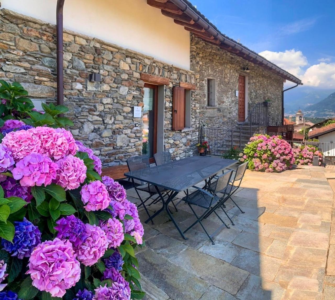 La Volta - Lake Como Heritage Home In Molino Maufet Watermill - Patio On The Garden 콜리코 외부 사진